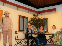 Wer glaubt schon an Gespenster? Gabriel Hausleitner, Leo Reitinger, Renate Maier und Theresa Maier